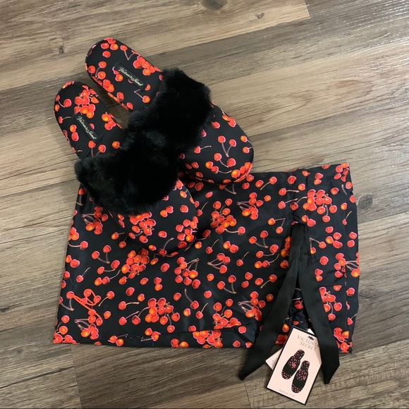 Victoria's Secret Black & Red Cherry Satin Slippers Size 9/10 Large - Picture 3 of 12